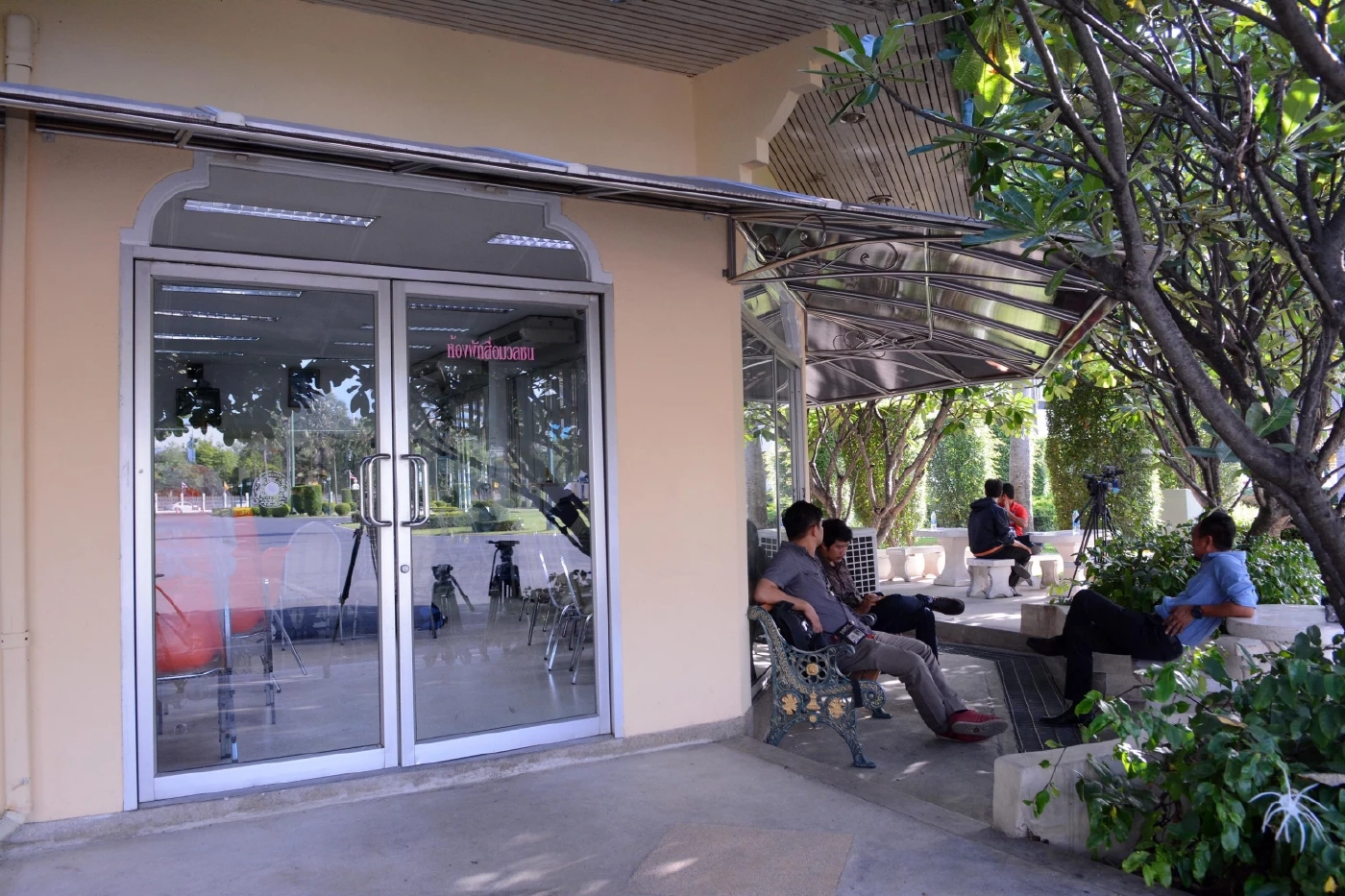 อาคารรังนกกระจอก 2 ที่สร้างขึ้นอีกหลัง เพื่อรองรับและเป็นที่ทำงานของสื่อมวลชนทำเนียบรัฐบาลที่มีจำนวนมากขึ้น 