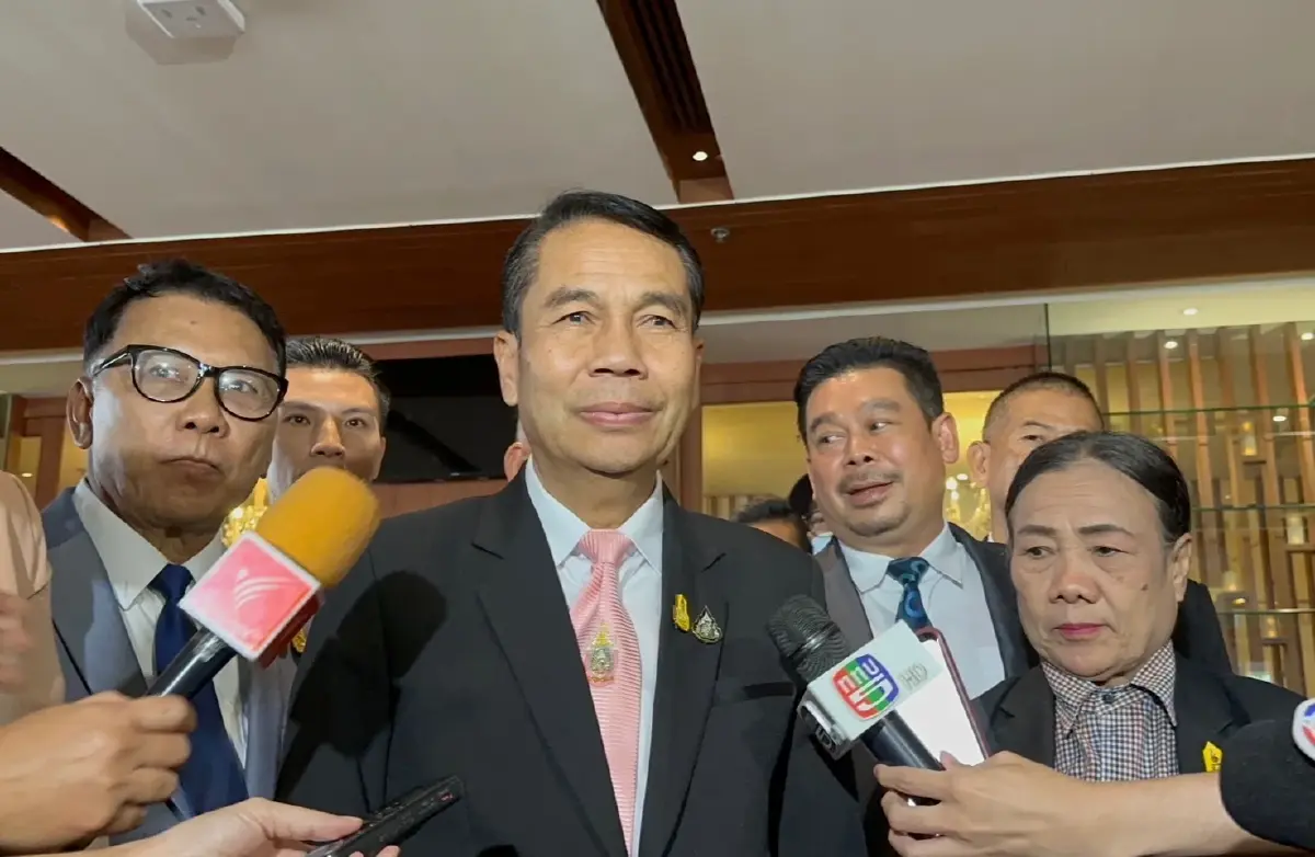 "สุทิน" เปิดโต๊ะจีนถกงานทหาร "บิ๊กเหวียง" แนะให้เกียรติกองทัพ