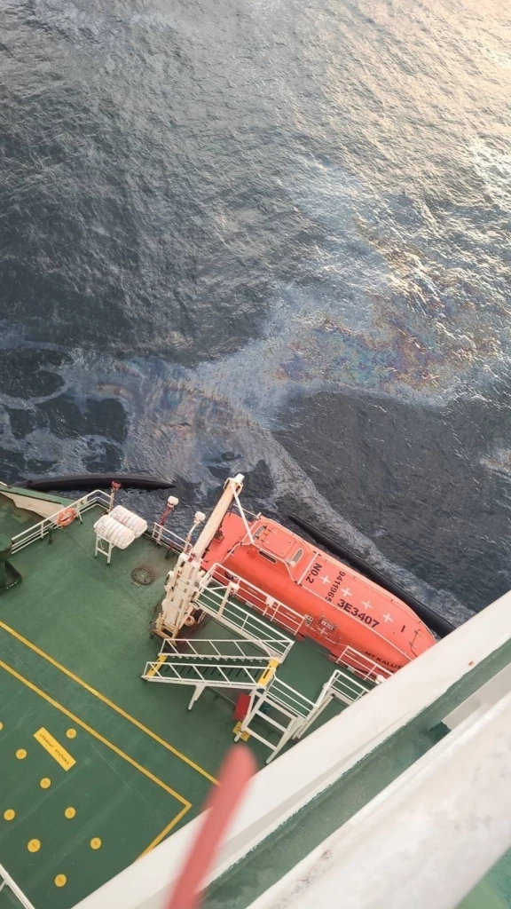 น้ำมันดิบรั่วไหลกลางทะเล คาดขึ้นฝั่งเกาะท้ายค้างคาว อ่าวอุดม 8-10 ก.ย. นี้