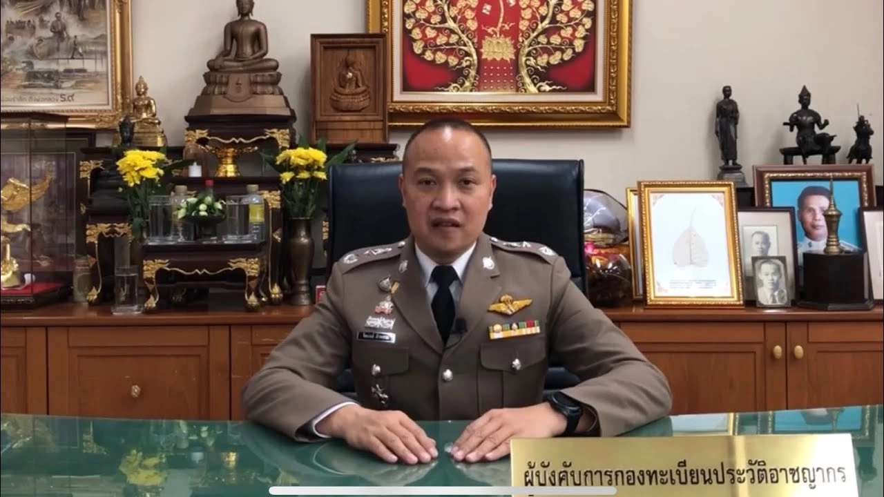 "เสธ.หิ" ให้กำลังใจ "พล.ต.ท.ไตรรงค์" มั่นใจน้องไม่รู้ "บิ๊กโจ๊ก" อยู่ในบ้าน