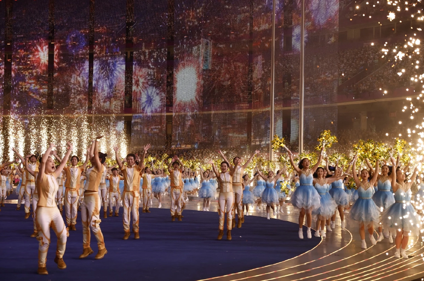 พิธีเปิด “เอเชียนเกมส์” สุดล้ำ ใช้ดิจิทัลจุดคบเพลิง-แสดงพลุ