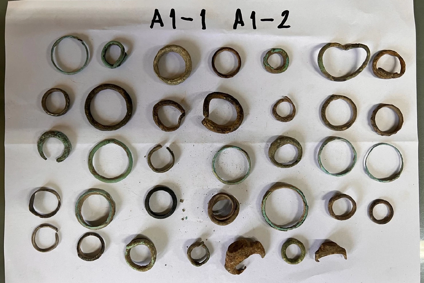 รวบ แก๊งลอบขุดค้นวัตถุโบราณ โพสต์ขายสร้างรายได้ 10 ล้านบาท