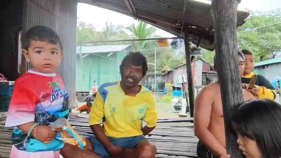 ชาวหลีเป๊ะร้องนายกฯ ป้ายแดงแก้น้ำท่วมซ้ำซากกระทบ 300 ครัวเรือน