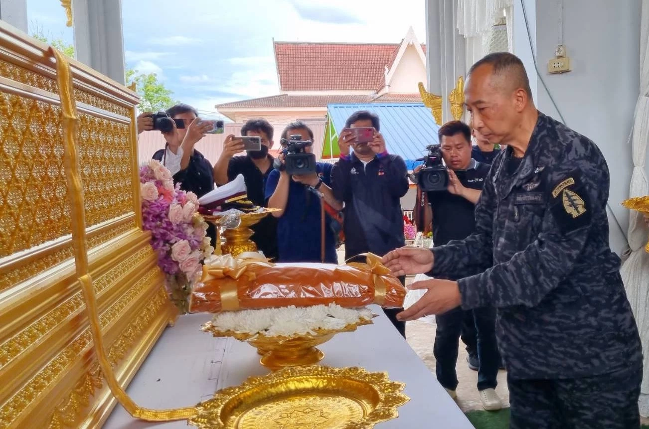 สุดอาลัย "ผกก.เบิ้ม" ครอบครัว-เพื่อนตำรวจ ร่วมส่งเป็นครั้งสุดท้าย