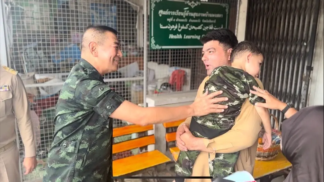 มทภ.4 รุดเยี่ยมเด็กชายวัย 3 ขวบ ชาวปัตตานี เหยื่อบึ้มจากเหตุลอบวางระเบิด