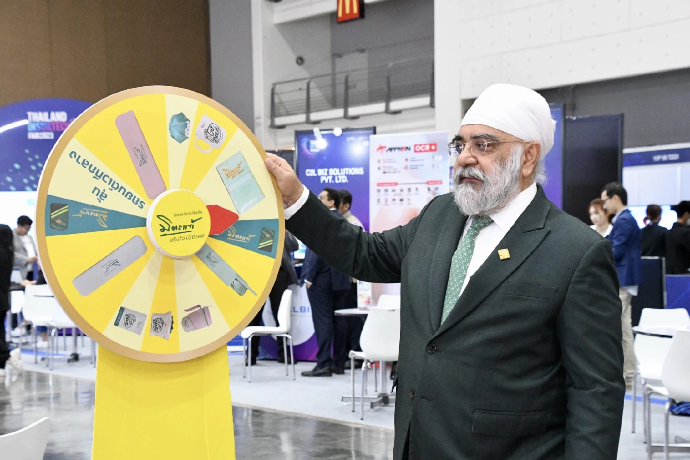 มิตรแท้ประกันภัย สุดปลื้มประเดิมงานวันแรก รวมกว่า 200 ล้านบาท