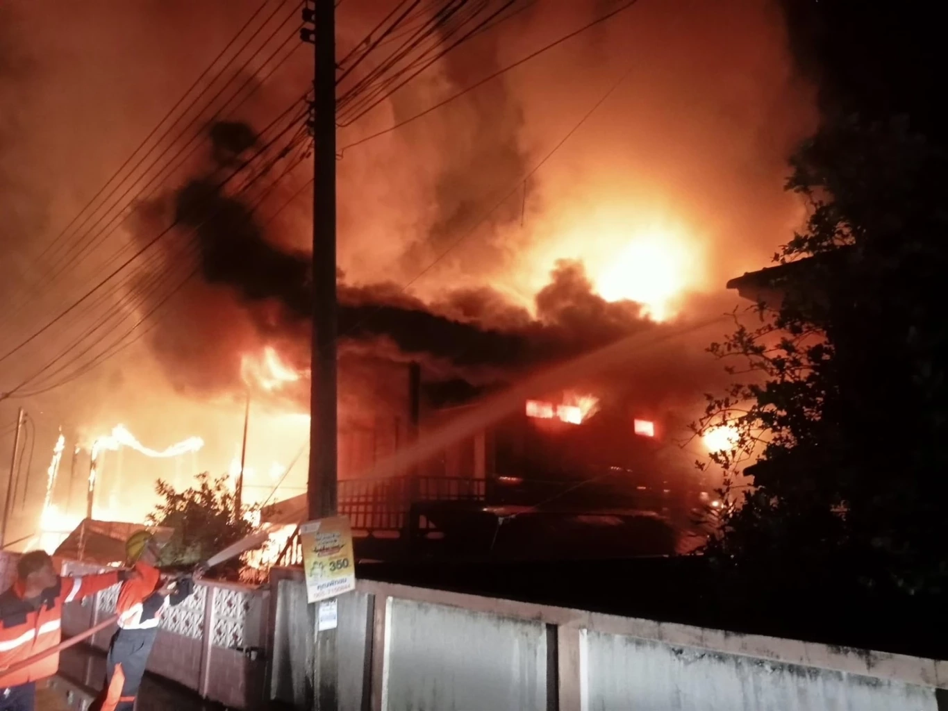 ไฟไหม้บ้านกลางดึกพบชายวัย 52 ปีถูกไฟคลอกเสียชีวิตในห้องนอน