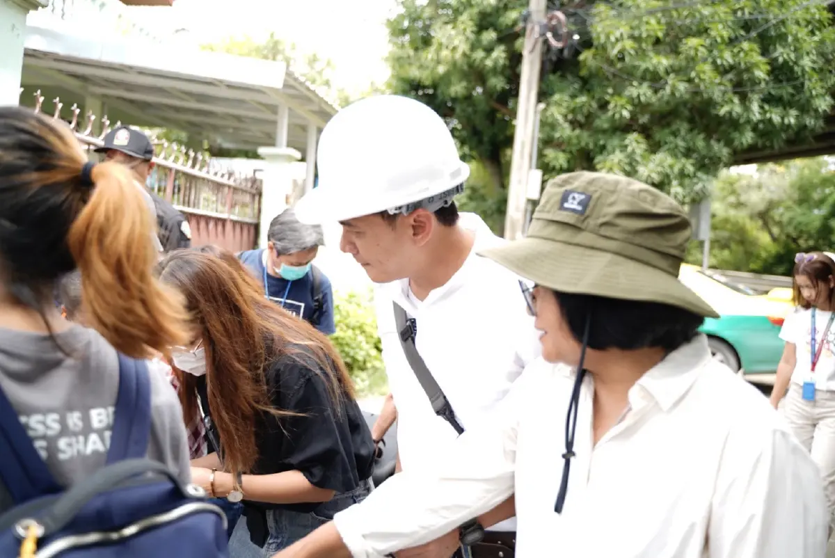 "ปชป.-ก้าวไกล" ผนึกกำลัง ช่วยชุมชนเดือดร้อนจากการสร้างทางด่วนพระราม 2