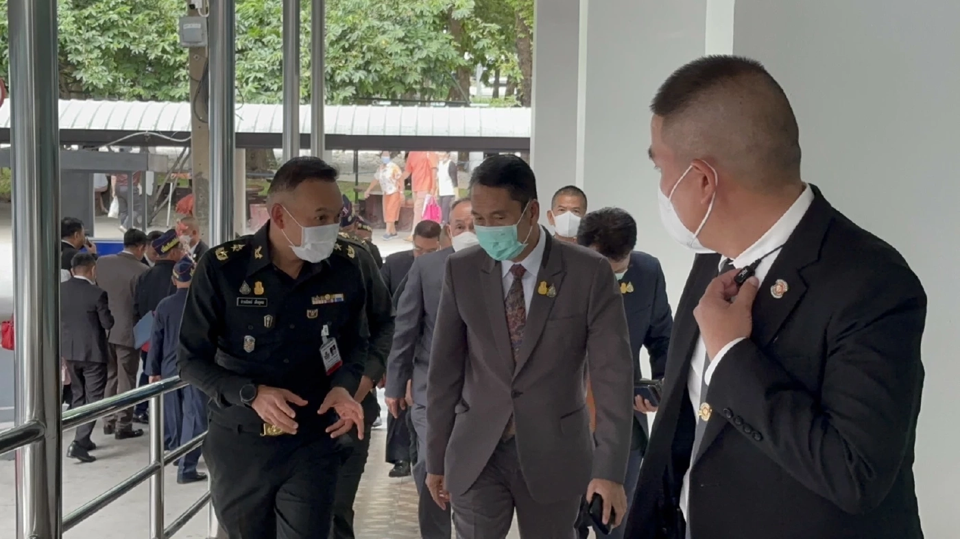 ประเดิมงานแรก "สุทิน" ฟิตไปรพ.พระมงกุฏ เยี่ยมทหารพรานบาดเจ็บ ถูกลอบวางบึ้ม