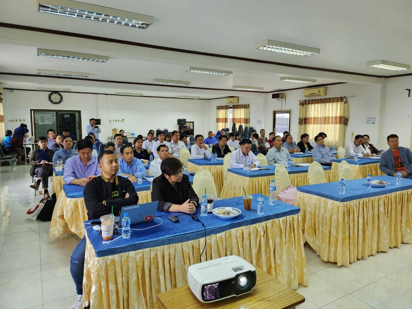 สมาคมผู้ผลิตข่าวออนไลน์ ผนึกกำลังสมาคมนักข่าวลาว จัดประชุมพัฒนาสื่อดิจิทัลลาว