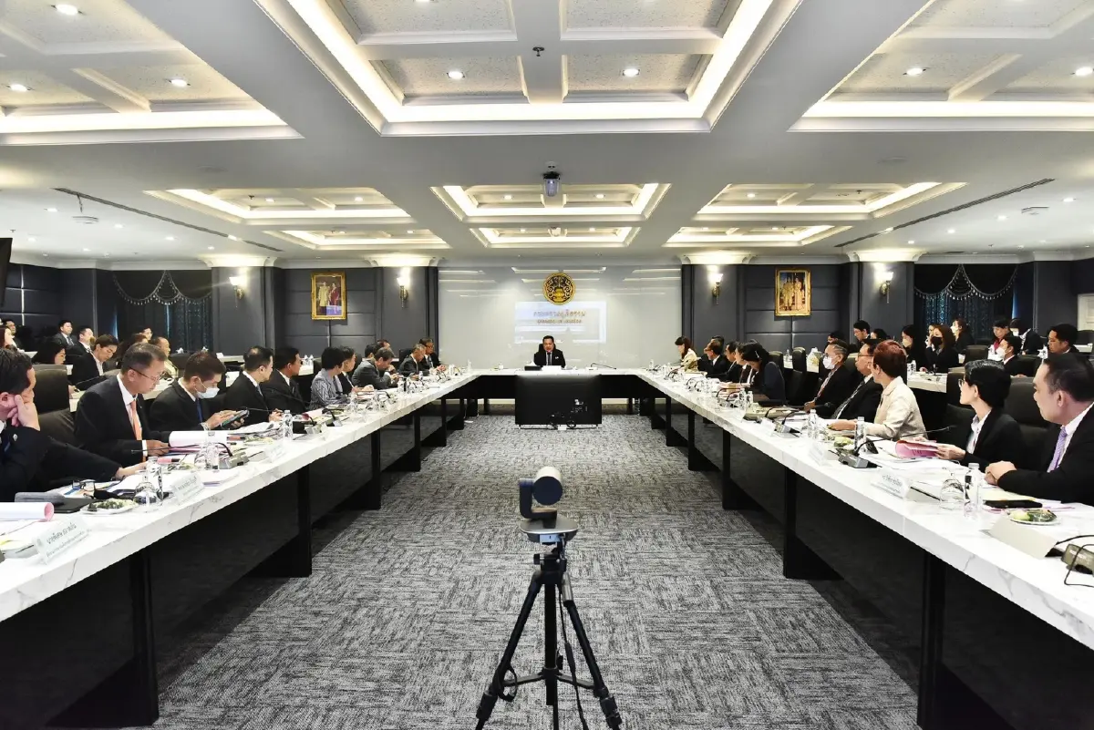 "ทวี สอดส่อง" รมว.ยุติธรรม นั่งหัวโต๊ะประชุมร่วม "วิเชียร" นายกสภาทนายฯ ครั้งแรก
