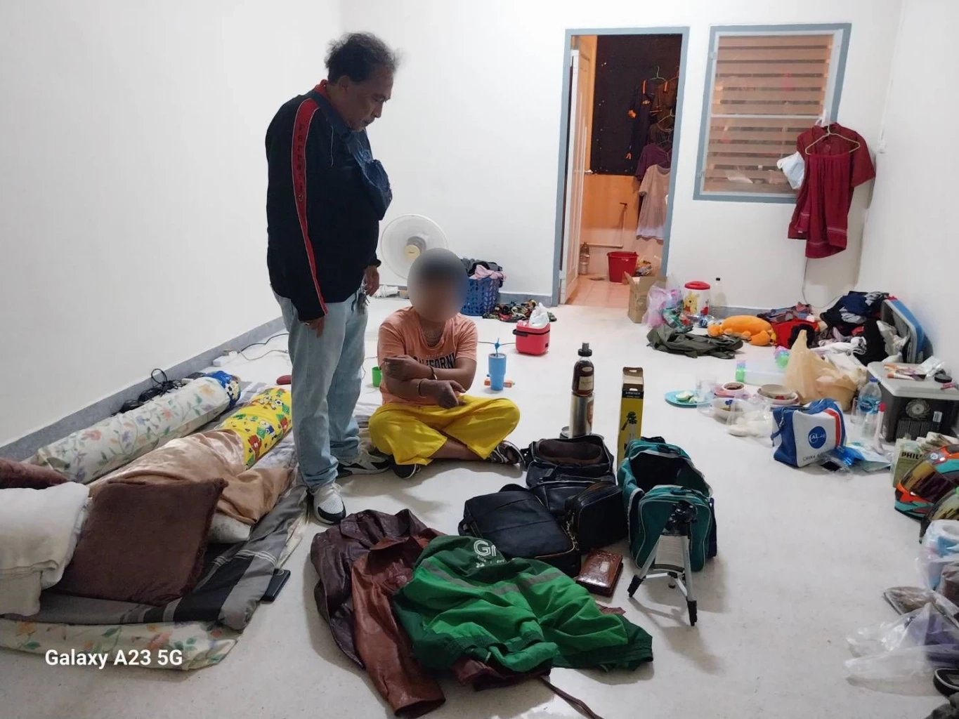 รวบ 2 ไอ้โม่ง ตระเวนลักทรัพย์หมู่บ้านทั่วกรุง หาเงินเที่ยวเตร่