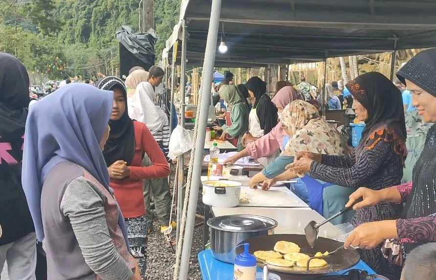 คึกคัก! นทท.กว่า 3 พันคน ร่วมงานวังตาหงาแคมป์ปิ้ง ที่ จ.สตูล