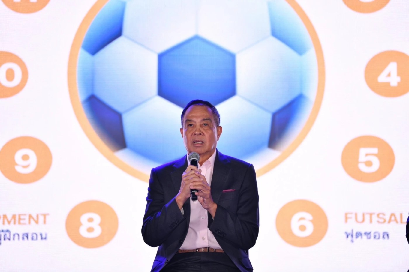 "สมยศ" ยันไม่ลาออกจากตำแหน่ง นายก ส.บอล