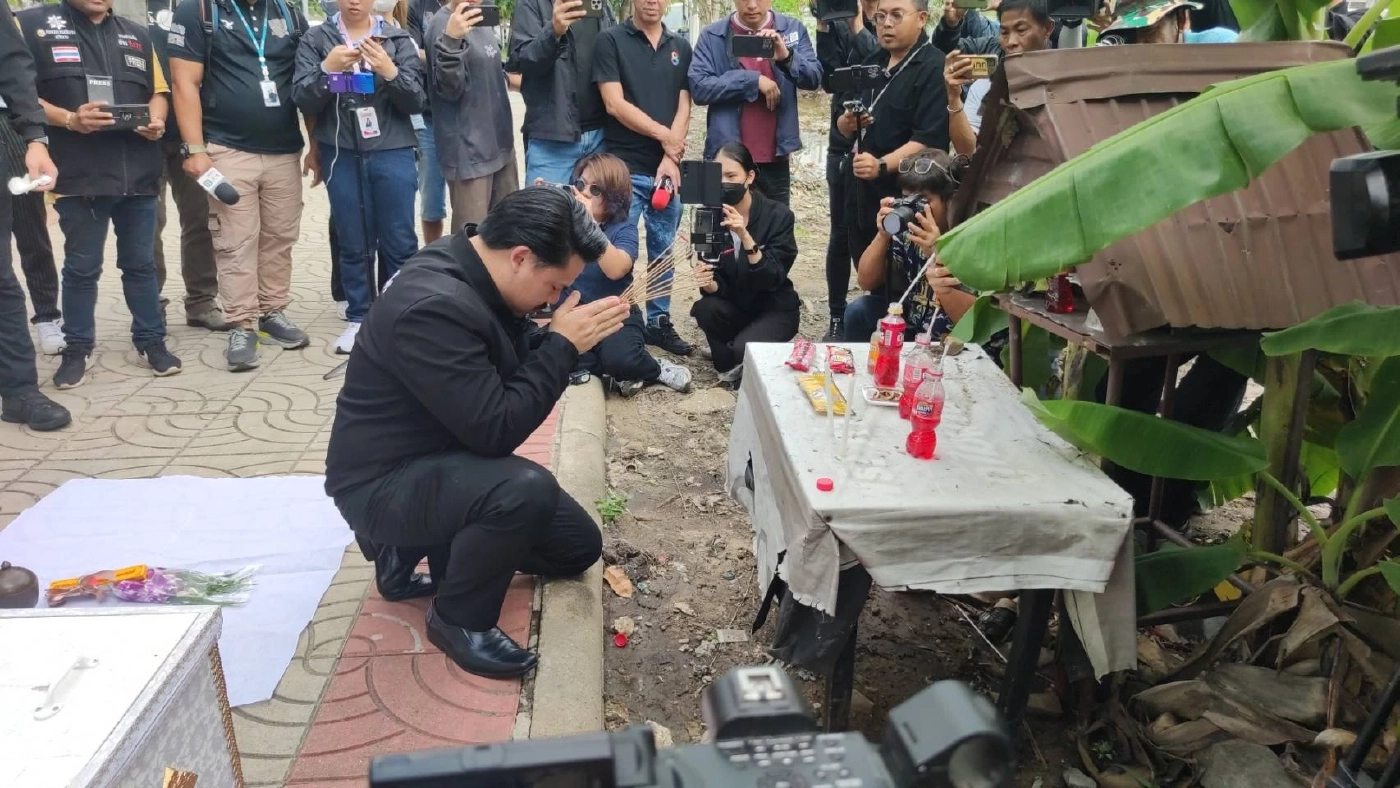 “กัน จอมพลัง”นิมนต์พระ ทำพิธีเชิญวิญญาณเหยื่อ"เอ็ม ส่องศักดิ์" สู่สวรรค์