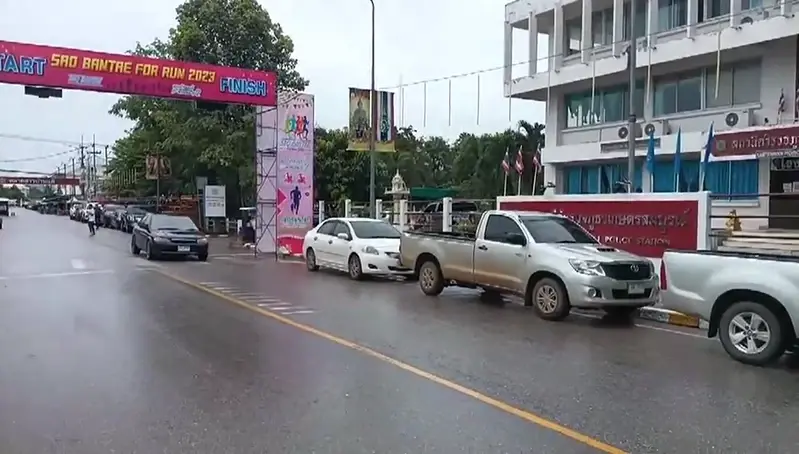 รวบแล้ว 8 โจ๋โหดแว้นไล่ล่าคู่อริ รุมตี - ฟัน ใช้ยางในรัดคอหนุ่ม ม.2 ดับข้างทาง