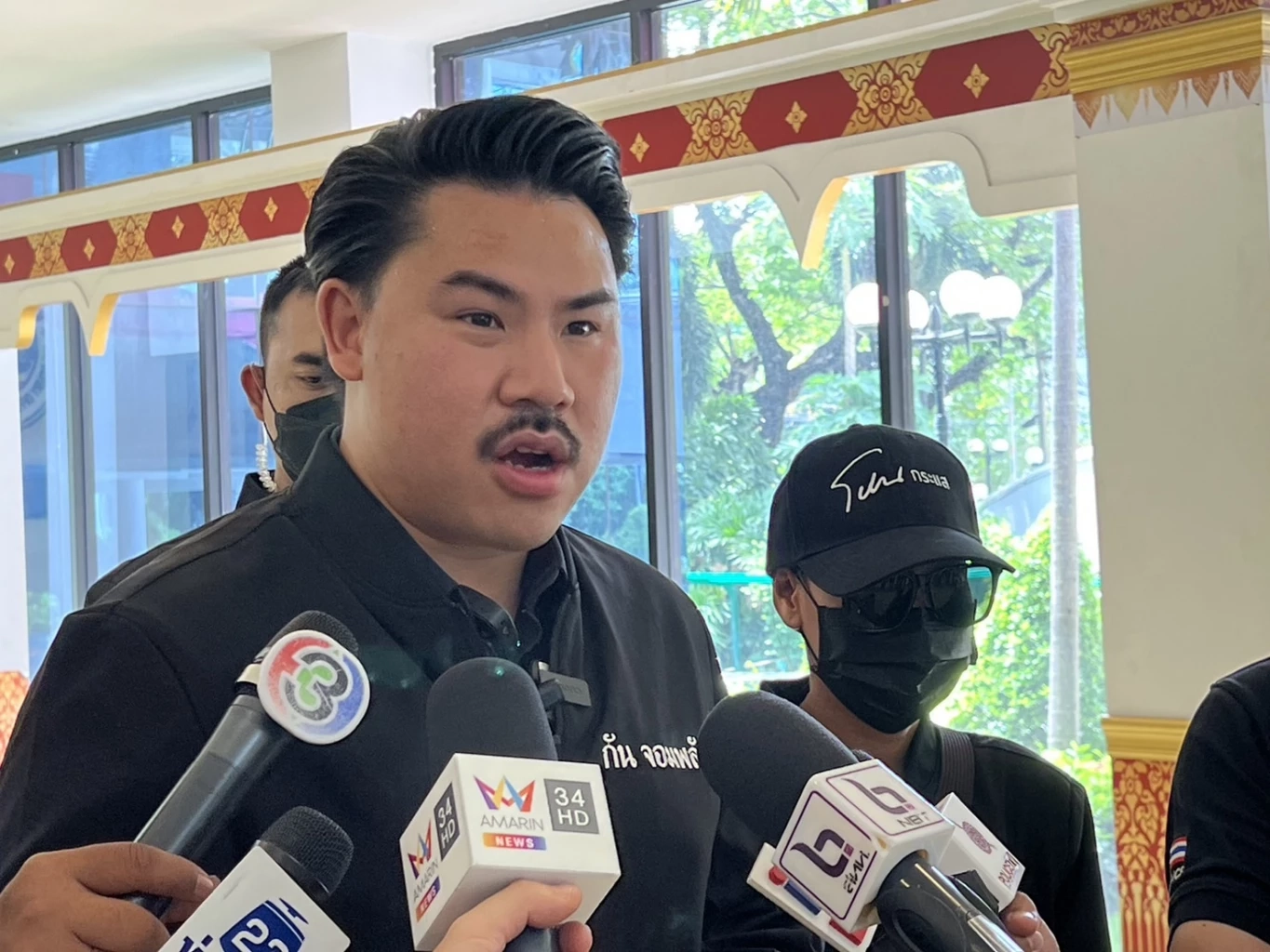 “กัน จอมพลัง” พาเหยื่อสาวถูกรุมโทรม พบ “บิ๊กโจ๊ก” เตรียมยื่นถอนประกันตัว