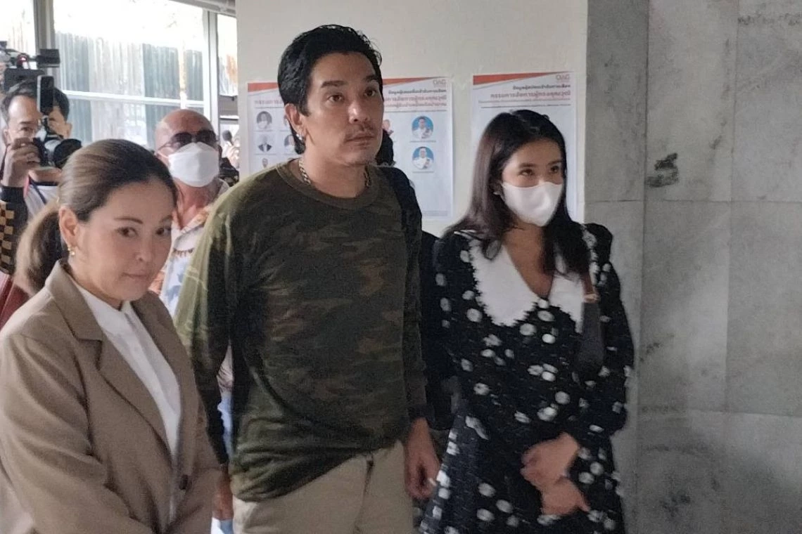 &quot;ดีเจแมน - ใบเตย&quot; เมื่อครั้งรายงานตัวสั่งฟ้อง