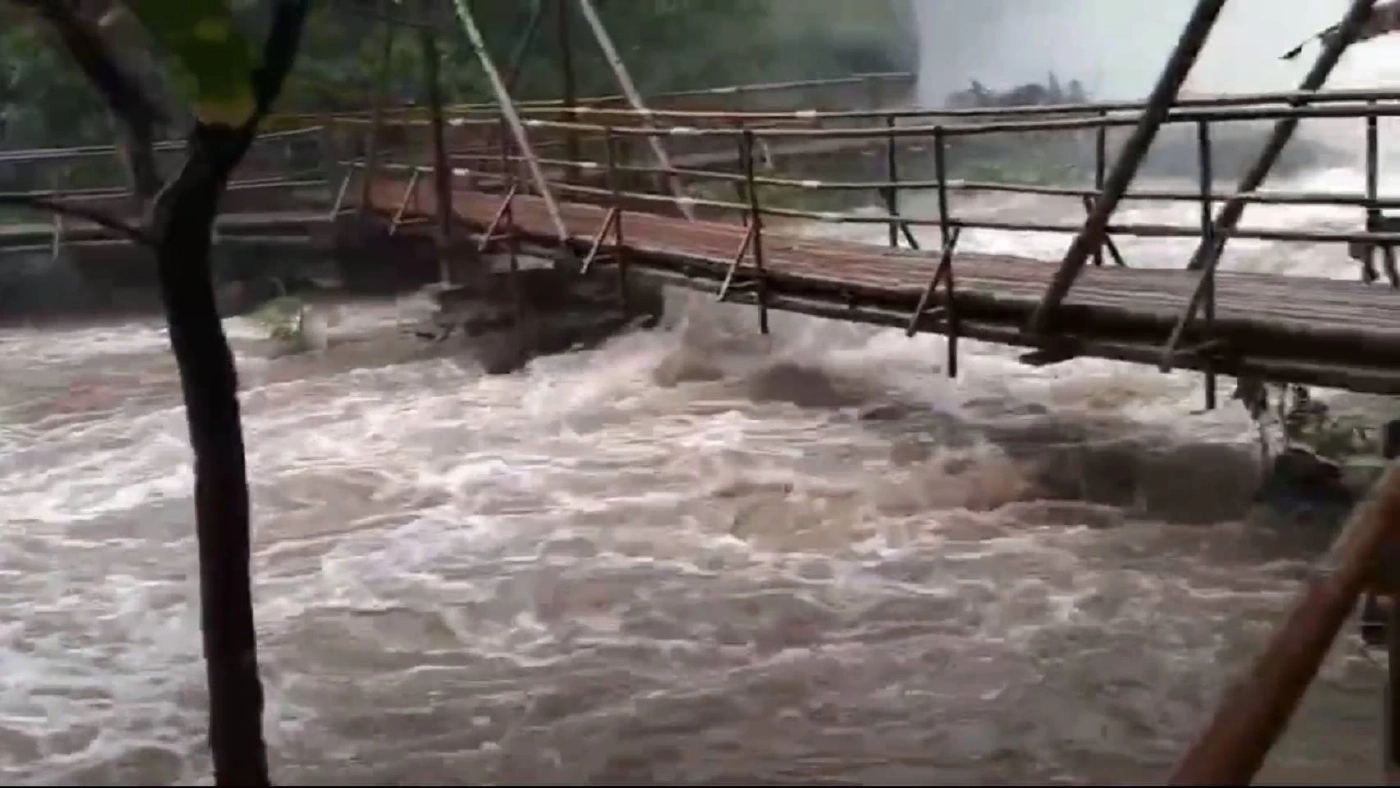 สภาพของน้ำตกแม่กลาง 