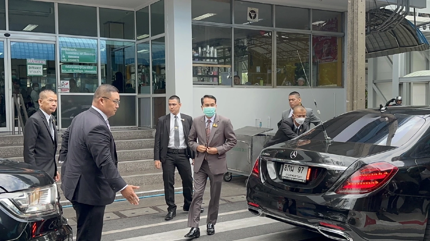 ประเดิมงานแรก "สุทิน" ฟิตไปรพ.พระมงกุฏ เยี่ยมทหารพรานบาดเจ็บ ถูกลอบวางบึ้ม