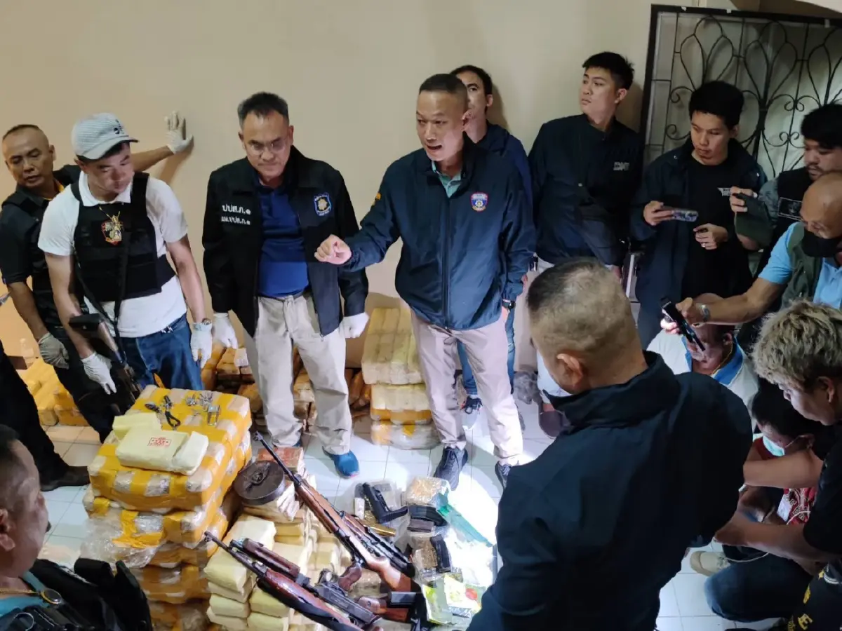 สืบภาค 2 ขยายผลยึดยาบ้า 3 ล้านเม็ด พร้อมอาวุธสงคราม ส่วนคนร้ายไหวตัวหลบหนี