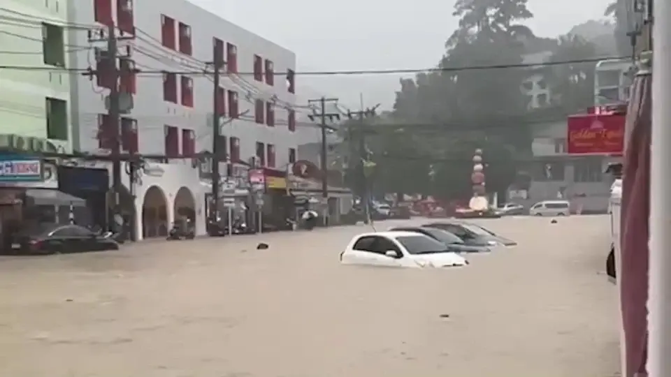 ภูเก็ตอ่วม! ฝนตก 3 ชม.จมบาดาลการจราจรเป็นอัมพาต