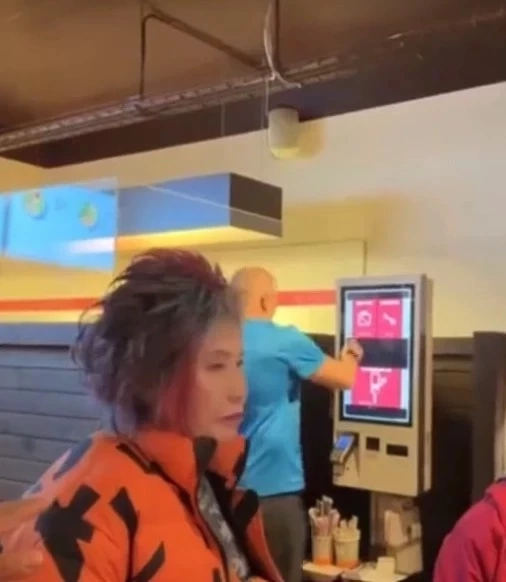 "หมออั้ม" เคลื่อนไหว ไม่ชอบ แต่ไม่เห็นด้วย ปมดรามาหมอพรทิพย์โดนไล่จากร้าน