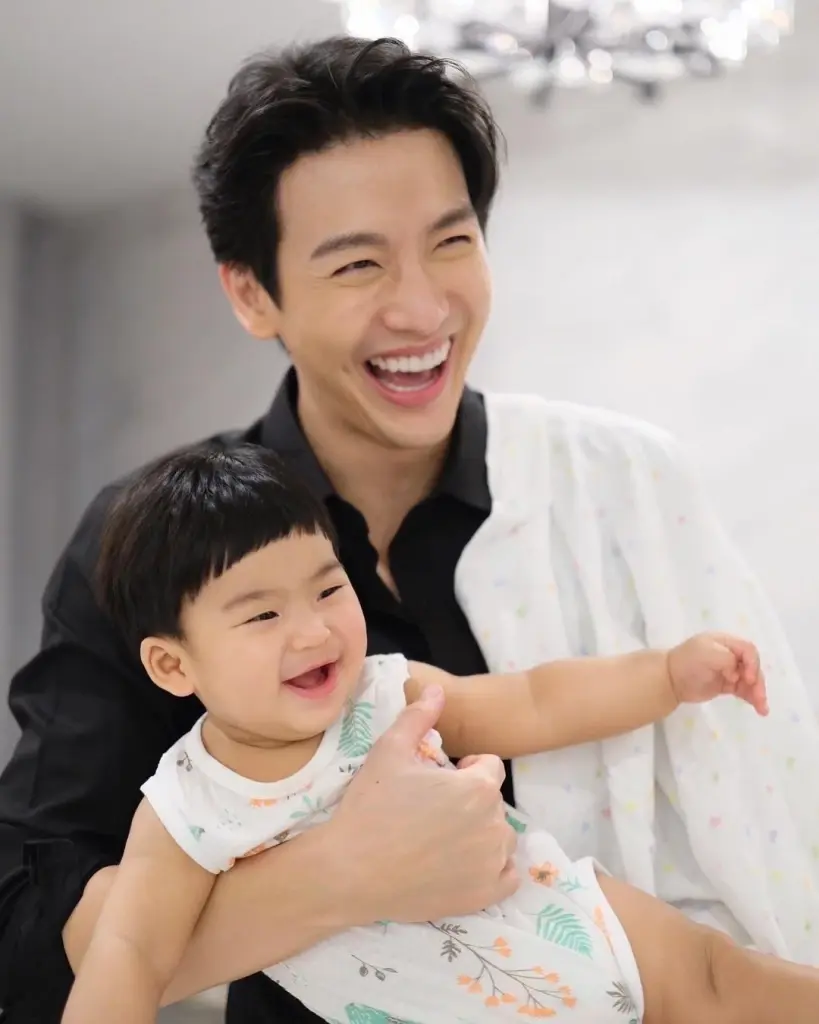 มัดรวมภาพ "น้องพีร์เจ" ขึ้นแท่นขวัญใจโซเชียลฮอตไม่แพ้ พ่อพุฒ-แม่จุ๋ย