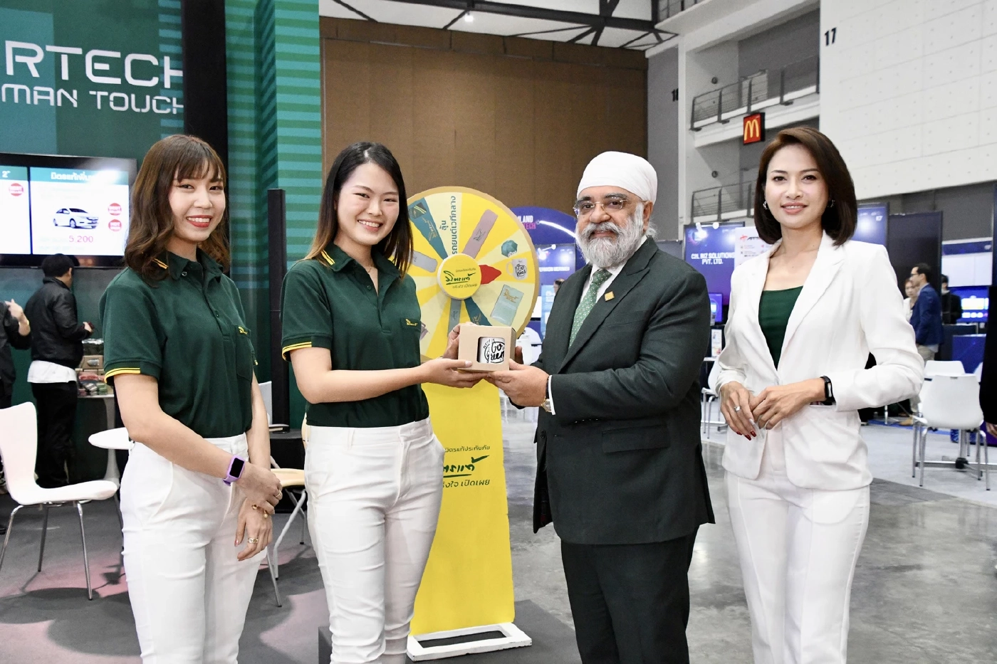 มิตรแท้ประกันภัย สุดปลื้มประเดิมงานวันแรก รวมกว่า 200 ล้านบาท