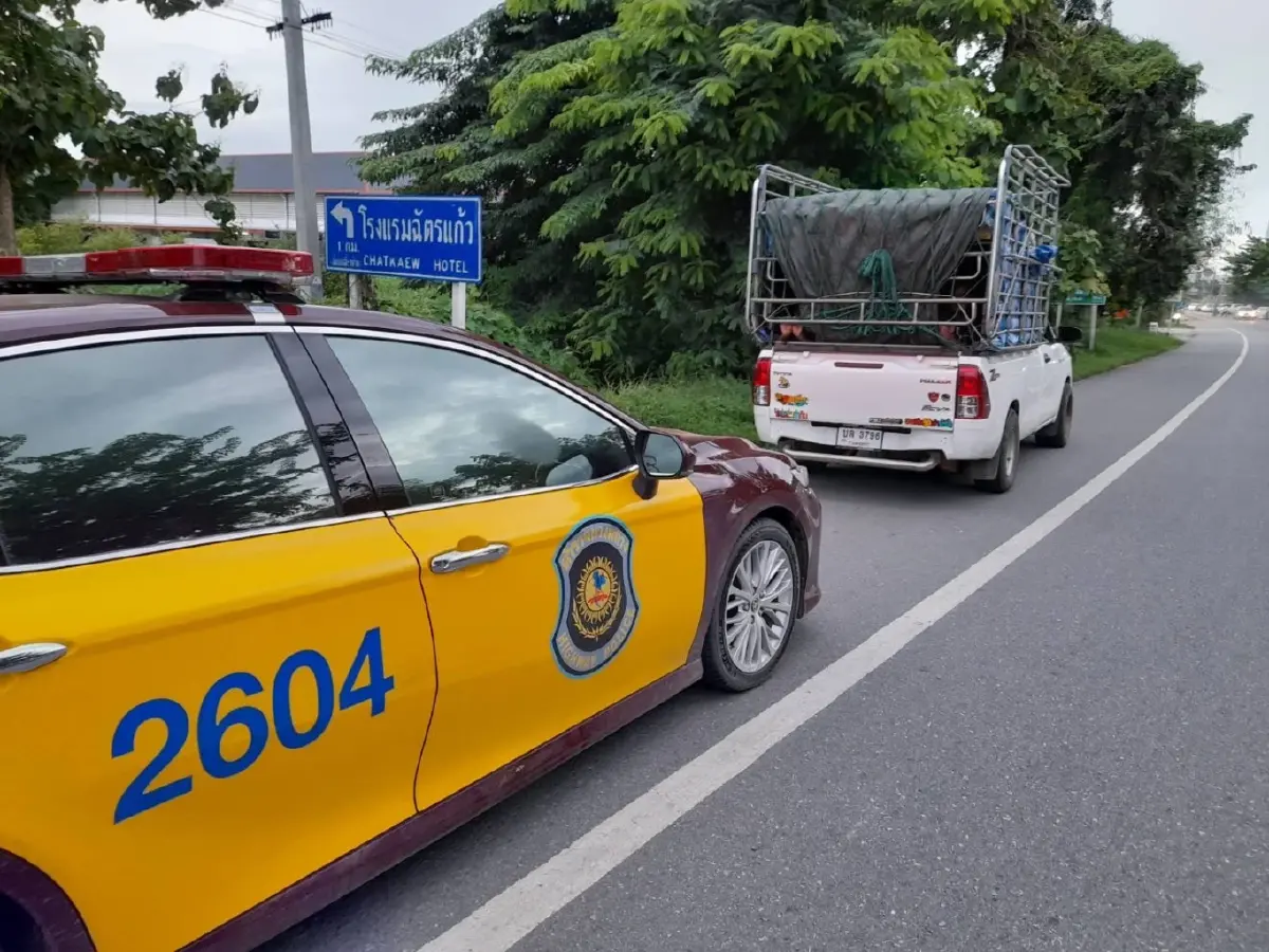ตร.ทางหลวง สกัดกระบะขน 20 แรงงานเมียนมาร์ คาเส้นทางด่านช้าง