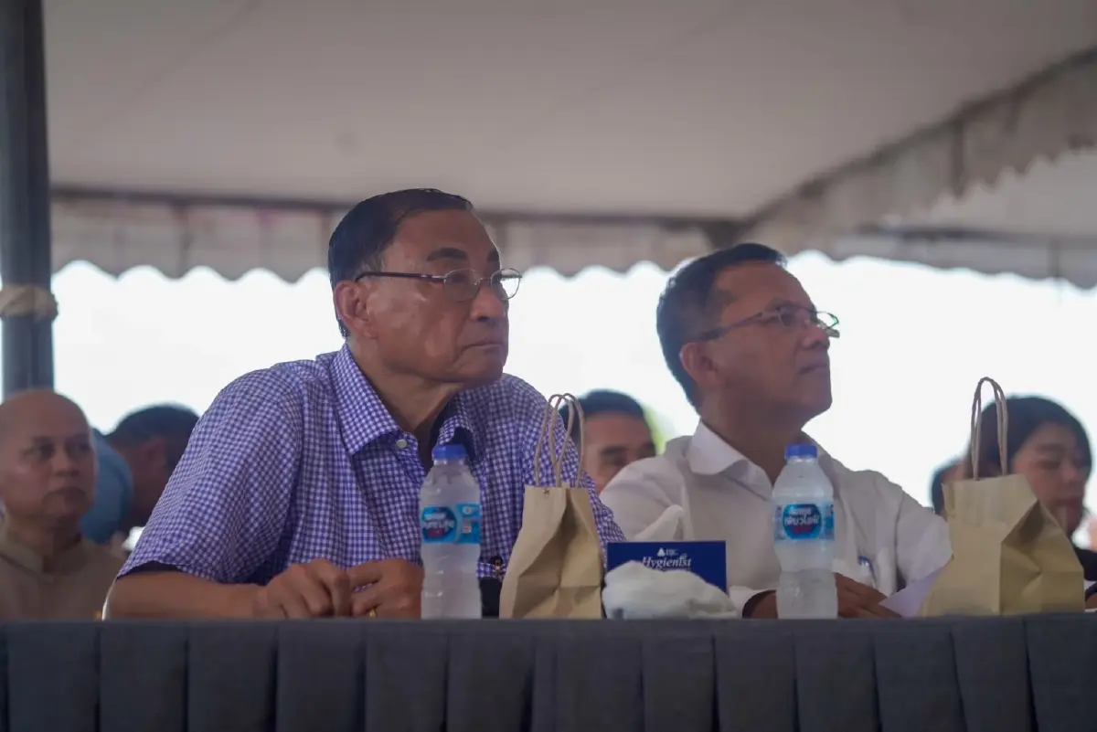 เสริมศักดิ์และสมศักดิ์ รองรัฐมนตรีร่วมฟังบรรยายสรุปโครงการมหกรรมพืชสวนโลก