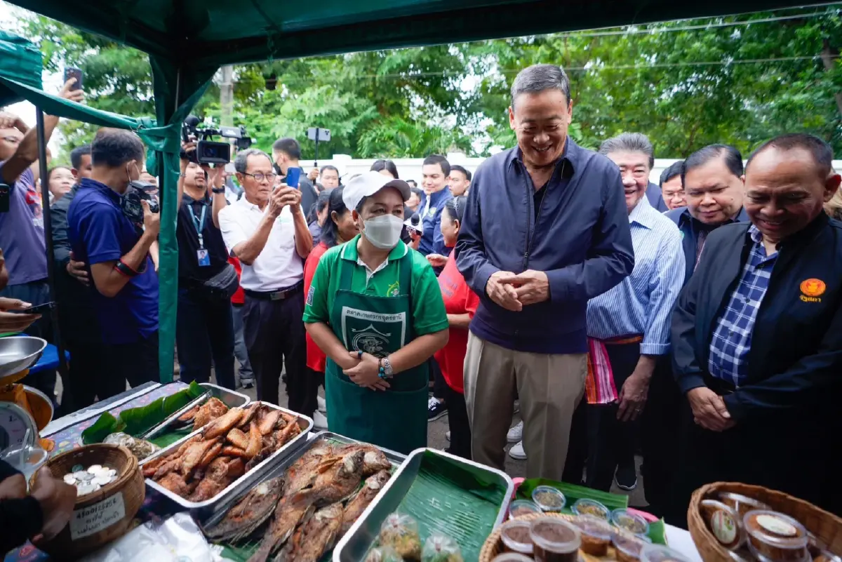 "เศรษฐา"อารมณ์ดีเดินตลาดอุดร ช่วยอุดหนุนสินค้าเกษตร