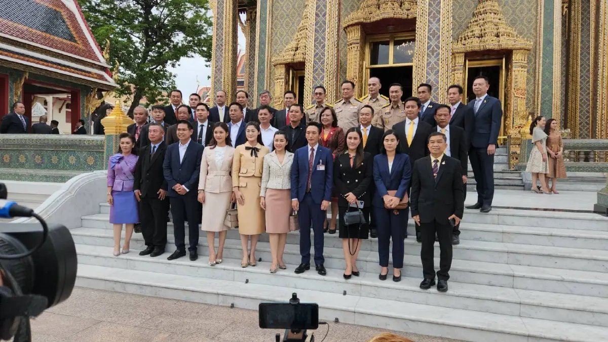 "อนุทิน" นำ รมช.มท.เข้าเฝ้า "สมเด็จพระสังฆราช" ก่อนเข้าทำงานวันแรก
