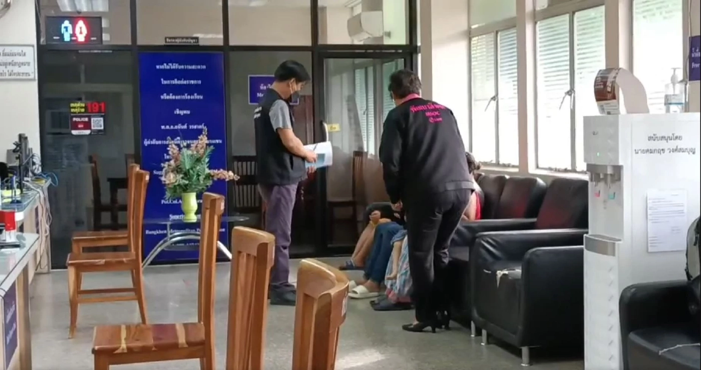 ภาพเจ้าหน้าที่ พม.เข้าพูดคุยเพื่อช่วยเหลือ เด็ก 2 พี่น้อง เมื่อวันที่ 10 ก.ย.2566 