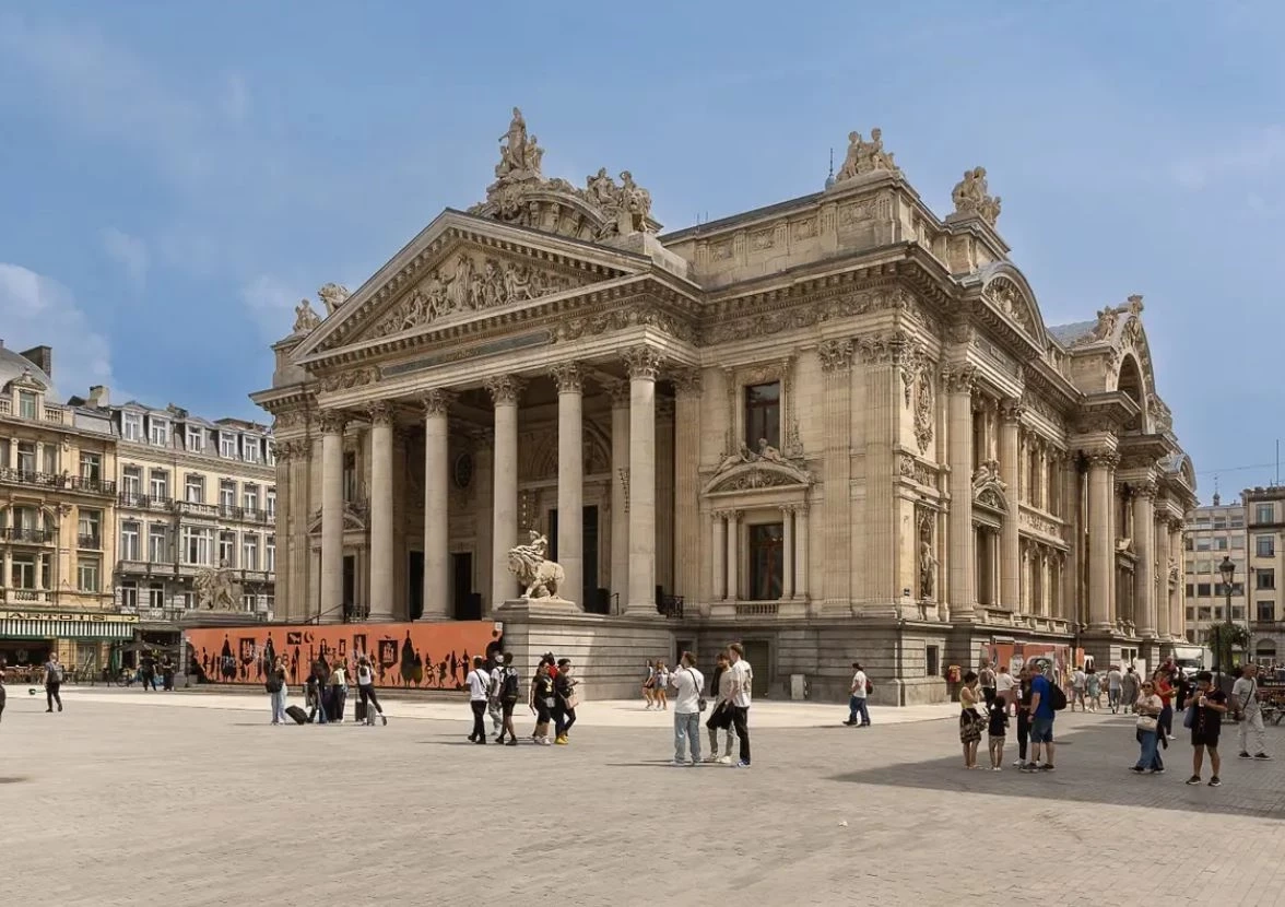 อยากได้ภาพสวย... หนุ่มไอริชปีนรูปปั้นมรดกโลกหัก ค่าเสียหาย 17,600 ยูโร