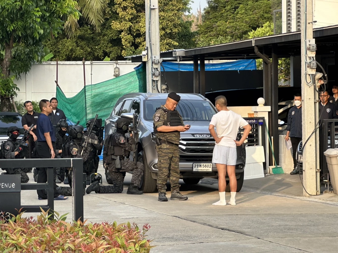 ตำรวจไซเบอร์เข้าตรวจค้นบ้านพักของ &quot;บิ๊กโจ๊ก&quot;