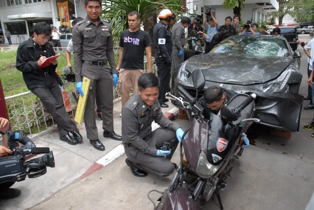 รถยนต์หรูของ นายวรยุทธ หรือ บอส อยู่วิทยา คันที่เกิดเหตุ