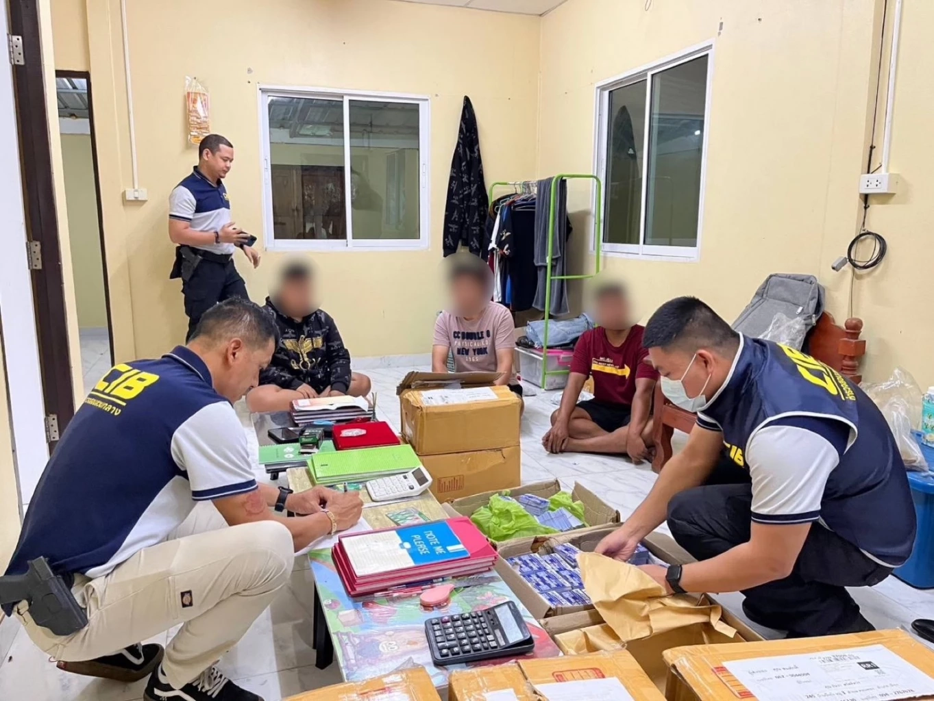 รวบ 3 หนุ่ม "สตาร์ทอัพ" ตั้งแก๊งปล่อยกู้ดอกเบี้ยโหด โปรยนามบัตรเกลื่อนเมือง