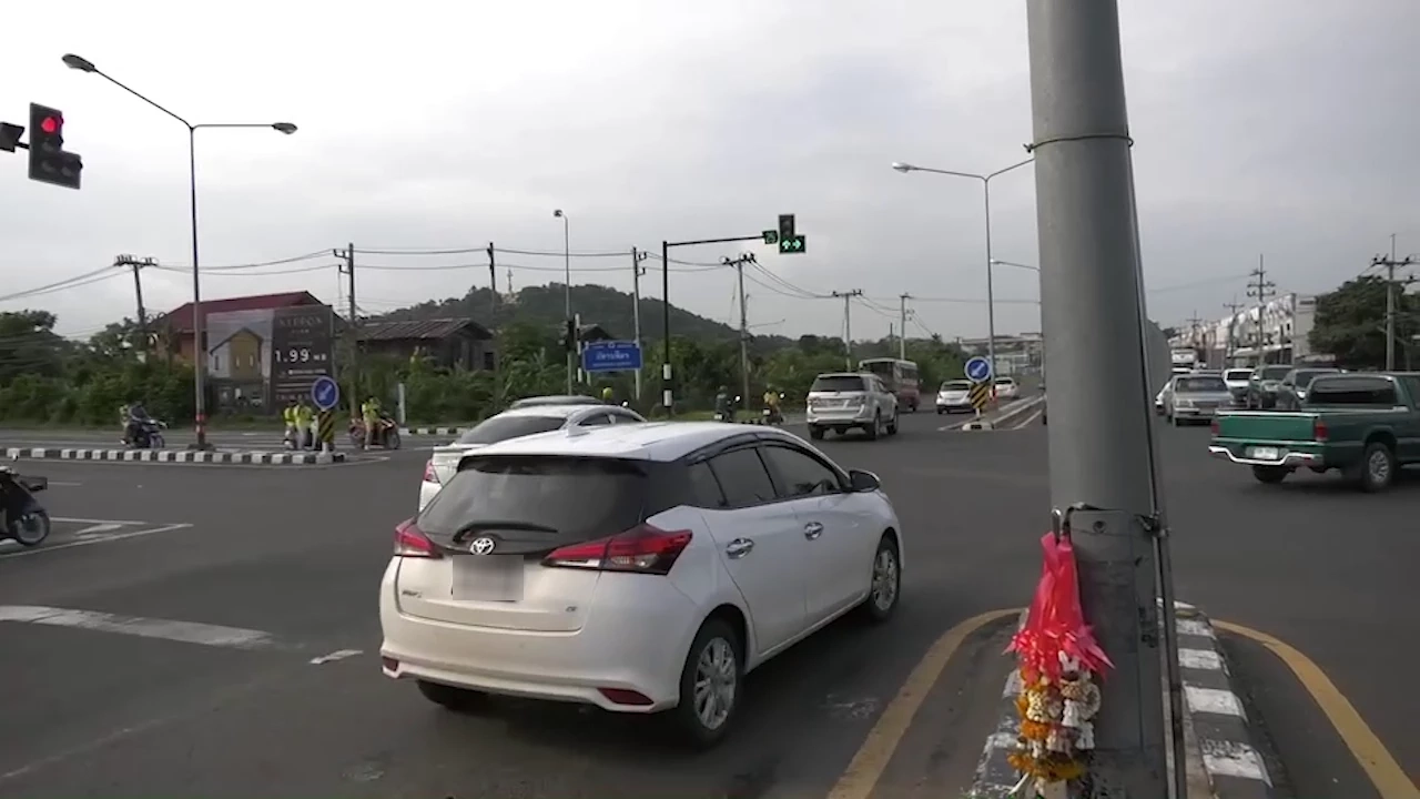 ตำรวจปรับ 2 พัน คนโบกรถกลางสี่แยก รถตู้"สายลมคลับ" 70 คันผ่านฉลุย