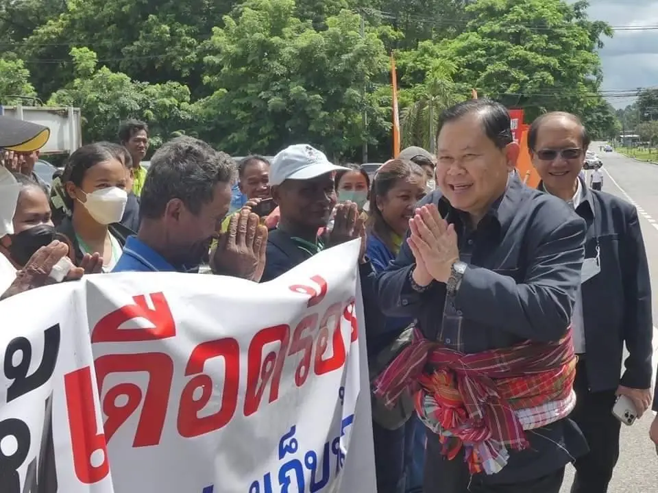 นายไชยา พรหมา รัฐมนตรีช่วยว่าการกระทรวงเกษตรและสหกรณ์ 