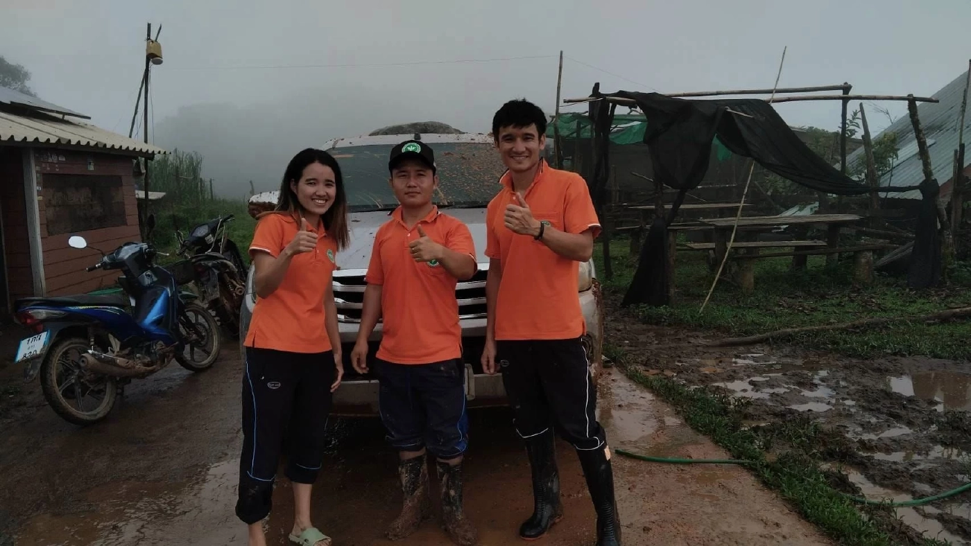 แห่ชื่นชม หมออนามัยเชียงใหม่ บุกป่าลุยเขา ฝ่าถนนดินโคลน ไปเยี่ยมชาวบ้าน