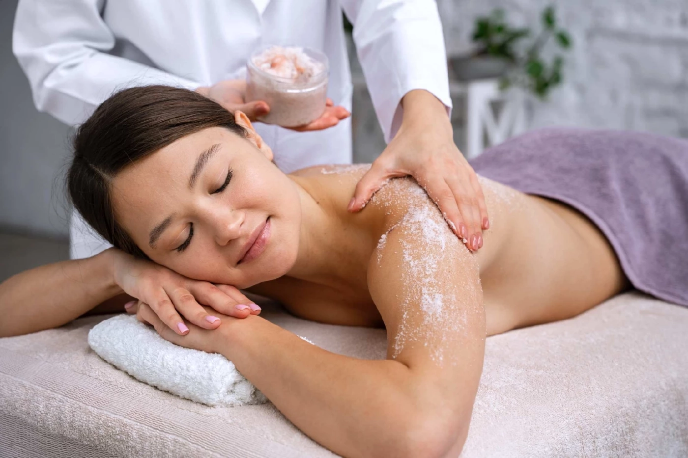 สครับผิวดีอย่างไร? เจาะเทคนิคการดูแลผิวที่แพทย์ผิวหนังและความงามแนะนำ