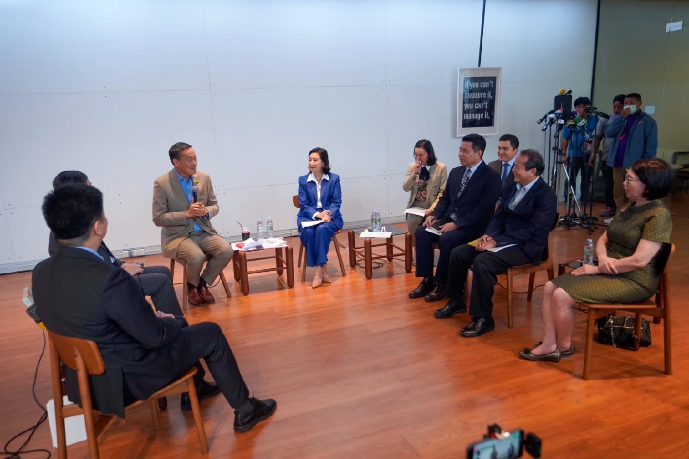 นายกฯเศรษฐา ถกกสศ. ชงออกสลากการกุศล