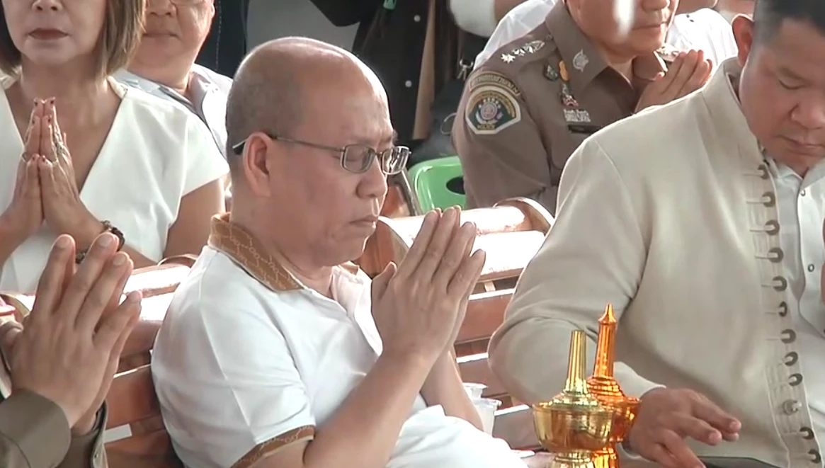 "บิ๊กต่อ" ควง "ไตรรงค์" ร่วมพิธีเบิกเนตรหลวงพ่อสุขใจ สีคิ้ว