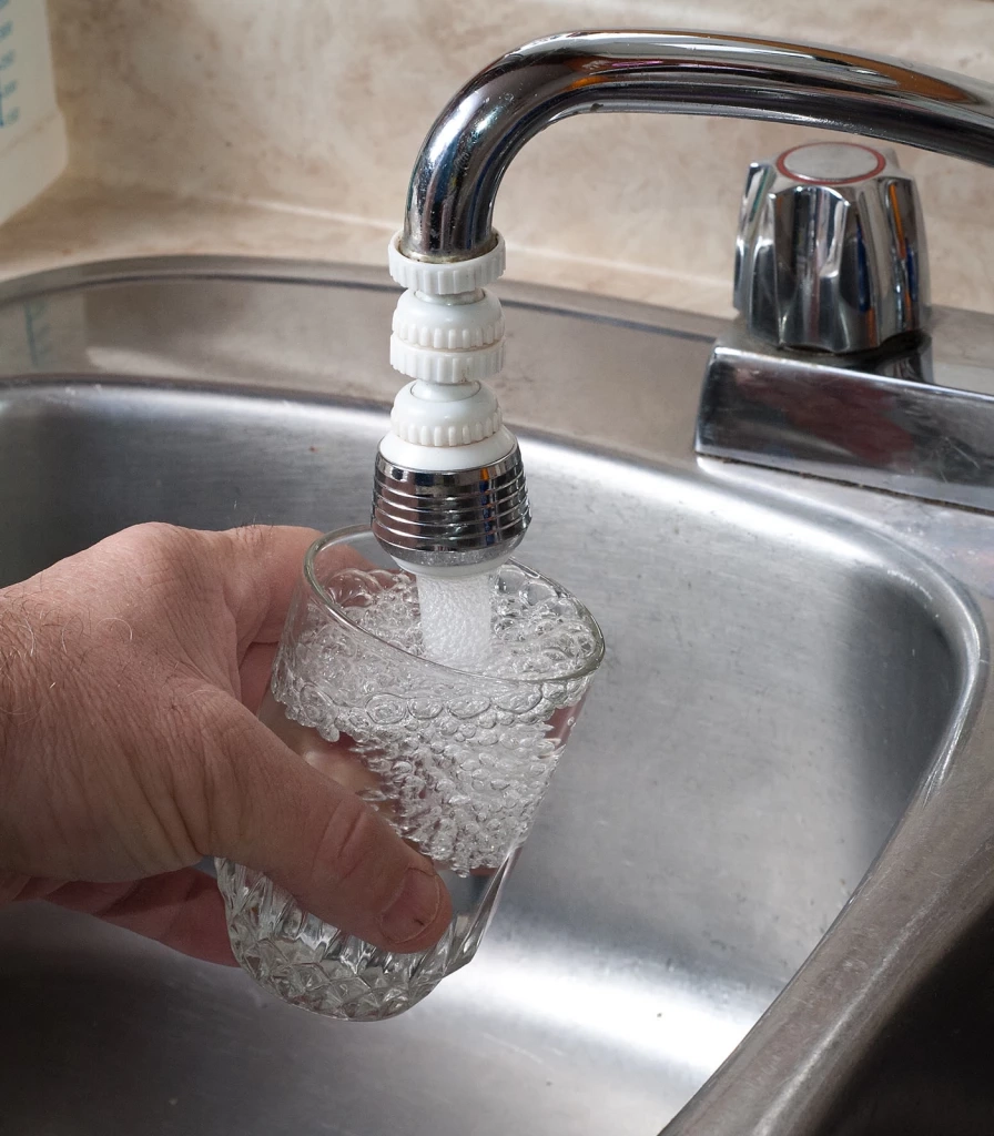 น้ำประปาไทยยังไม่ใสอย่างที่คิด นักวิชาการเตือนดังๆ "ยังดื่มไม่ได้"