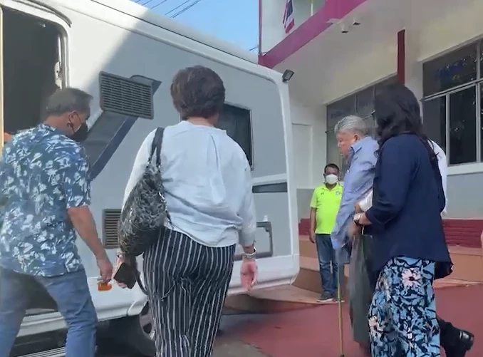 ปล่อยตัว "เปรมชัย" ทนายพร้อมทีมงานต้อนรับอบอุ่น พาขึ้นรถกลับกรุงเทพฯทันที