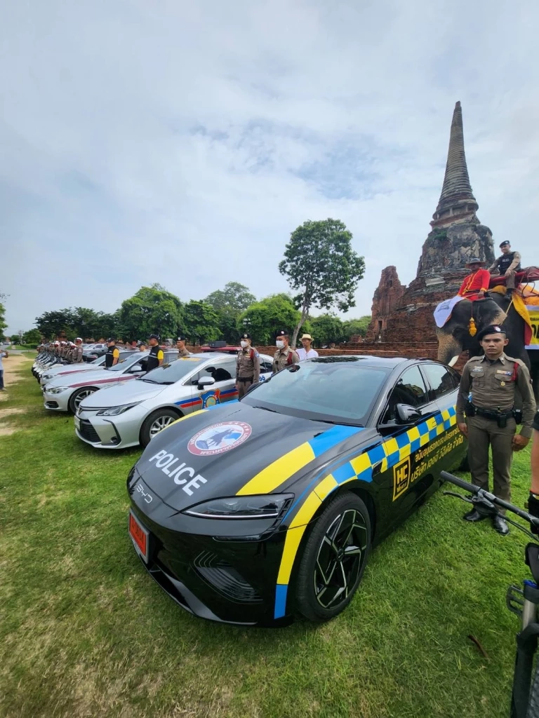 ตำรวจอยุธยา ปล่อยแถวสายตรวจช้าง สร้างความเชื่อมั่นให้กับนักท่องเที่ยว