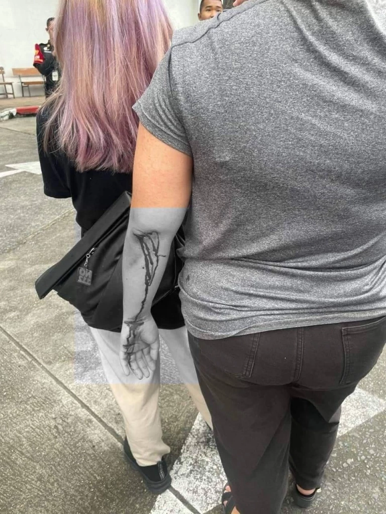 "บุ้งทะลุวัง" ร่ายสาเหตุทำไมโดนกระบองฟาดเลือดออก หลัง "หยก" ปีนรั้วศาล