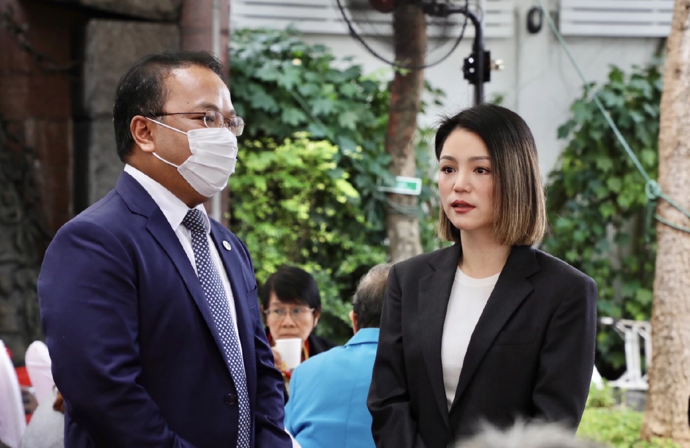 "มาดามเดียร์-ปชป." ร่วมรำลึก 6 ตุลา หวังรัฐเปิดพื้นที่ปชช.สร้างประชาธิปไตย