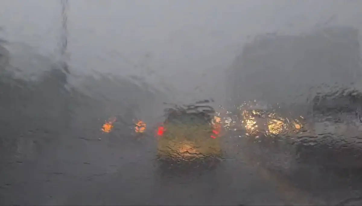 พยากรณ์อากาศพรุ่งนี้ คนกรุงฯและปริมณฑล ฝนฟ้าคะนอง ร้อยละ 80 ฝนตกหนักบางแห่ง
